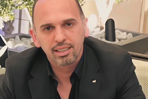 الكاتب هاني الدباس